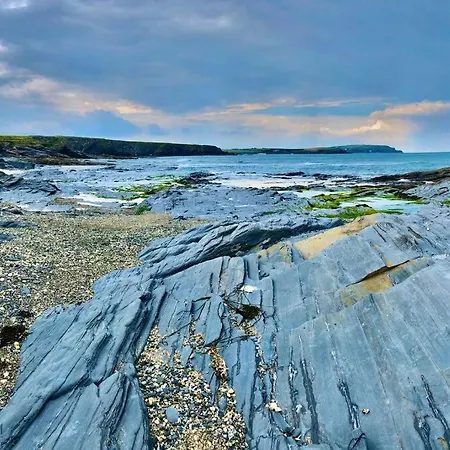Trevone Bay Seaside For 4 - Close To And