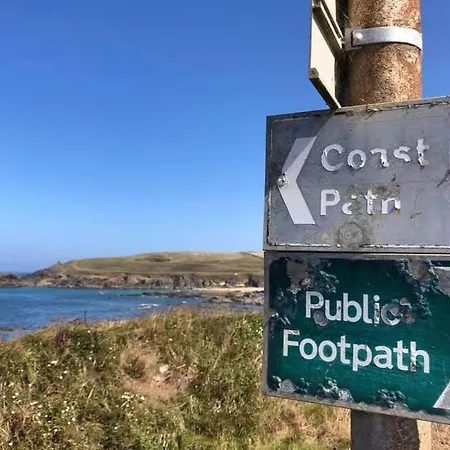 Trevone Bay Seaside For 4 - Close To And Holiday home *